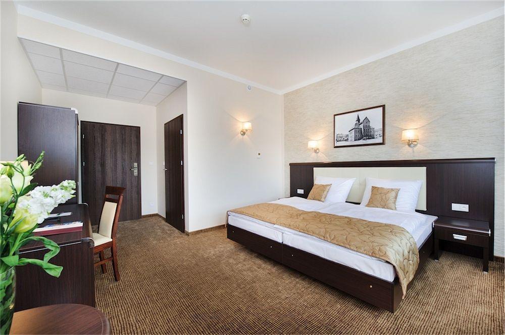 Hotel Trzebnica Exterior photo